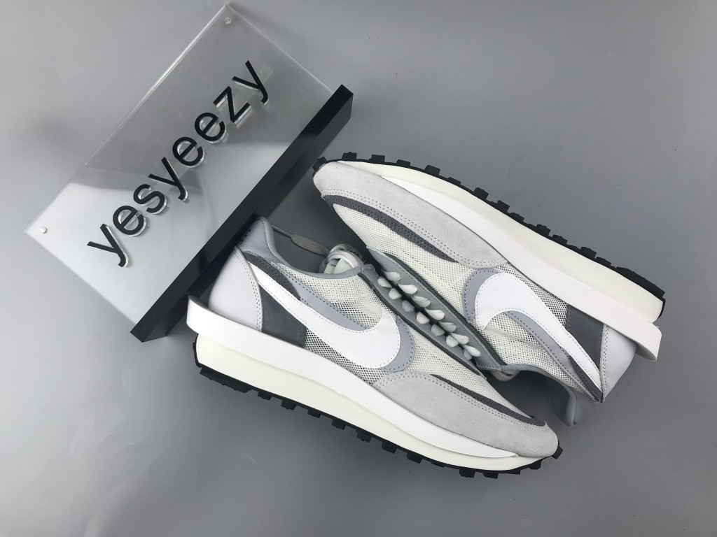 UA NIKE LDWAFFLE/SACAI WHITE GREY