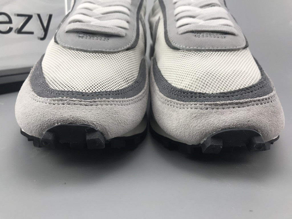 UA NIKE LDWAFFLE/SACAI WHITE GREY