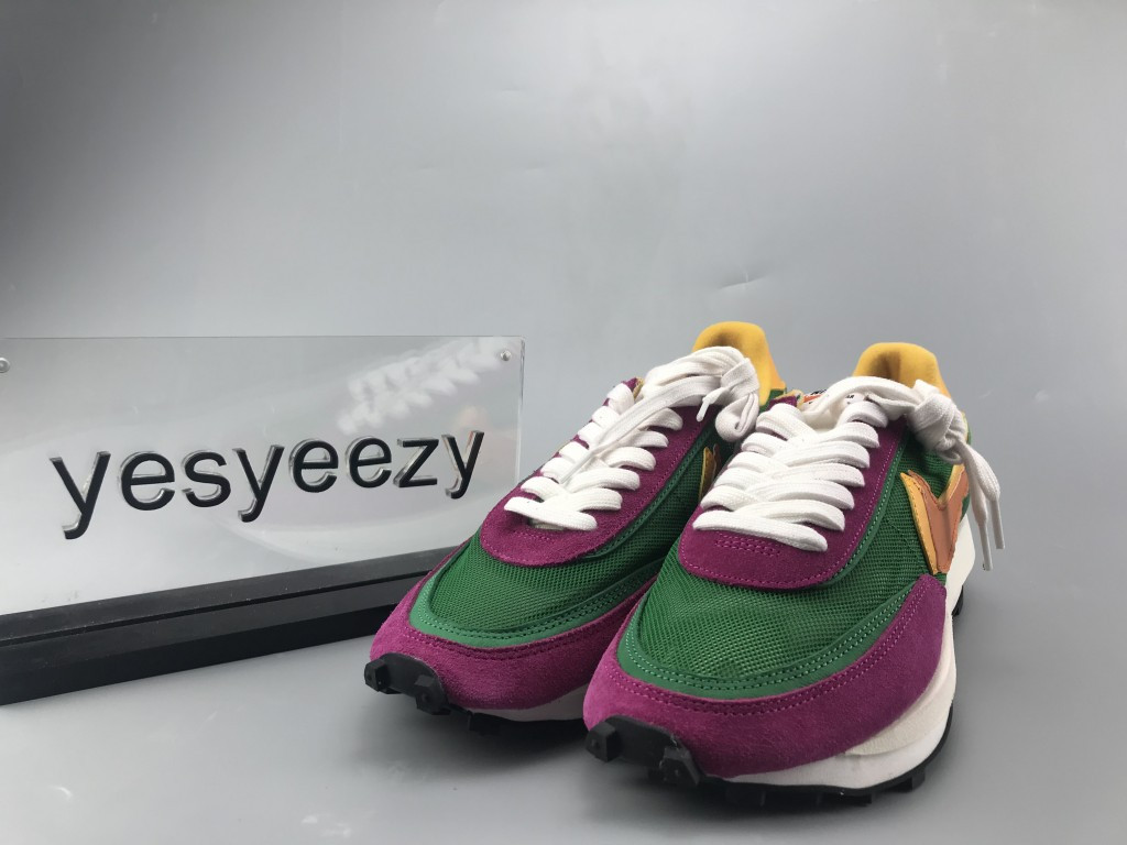 UA NIKE LDWAFFLE/SACAI GREEN PURPLE