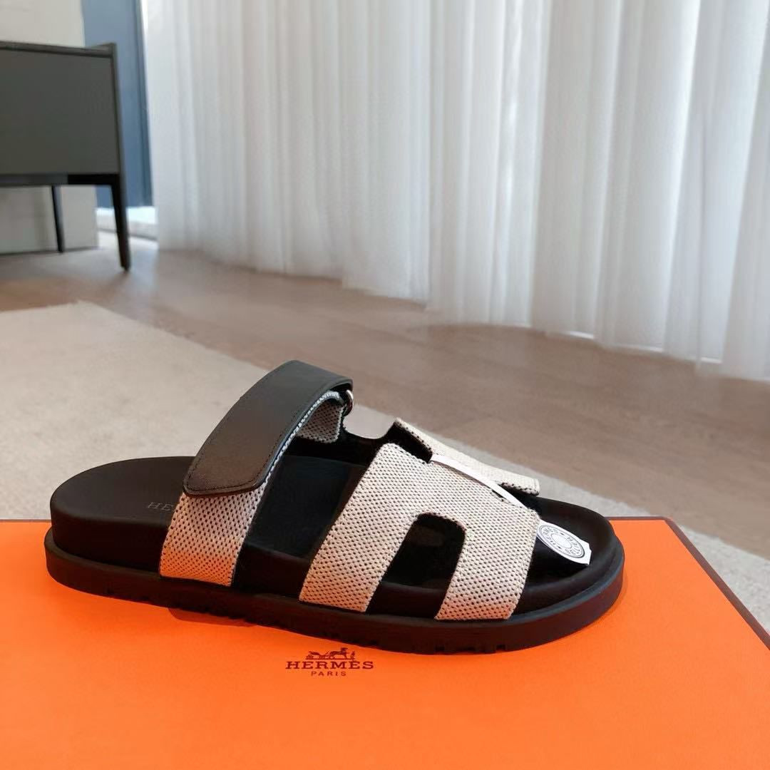 UA H**me5 Chypre Sandal