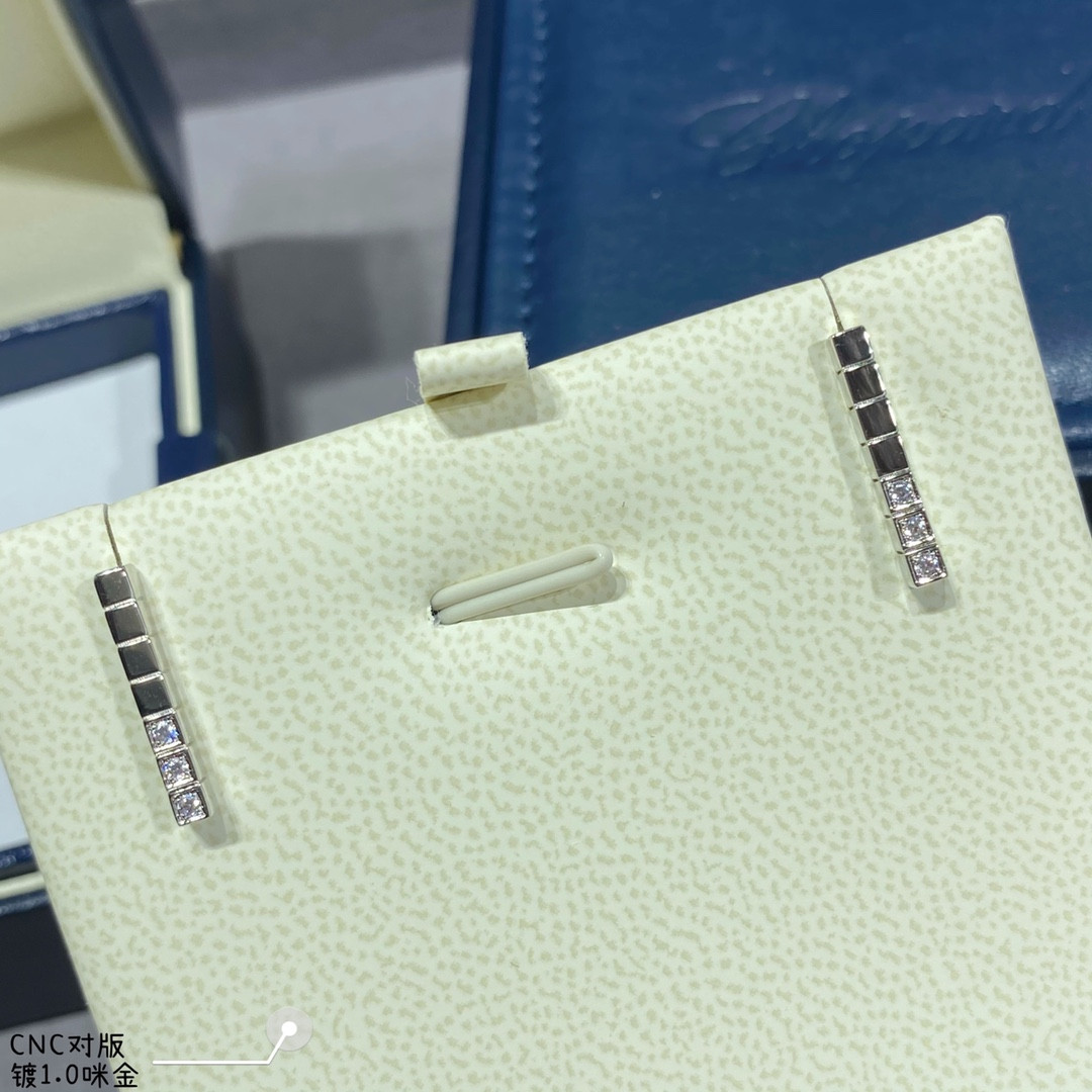 Chopard Long Bar Half D1am0nd Stud Earrings