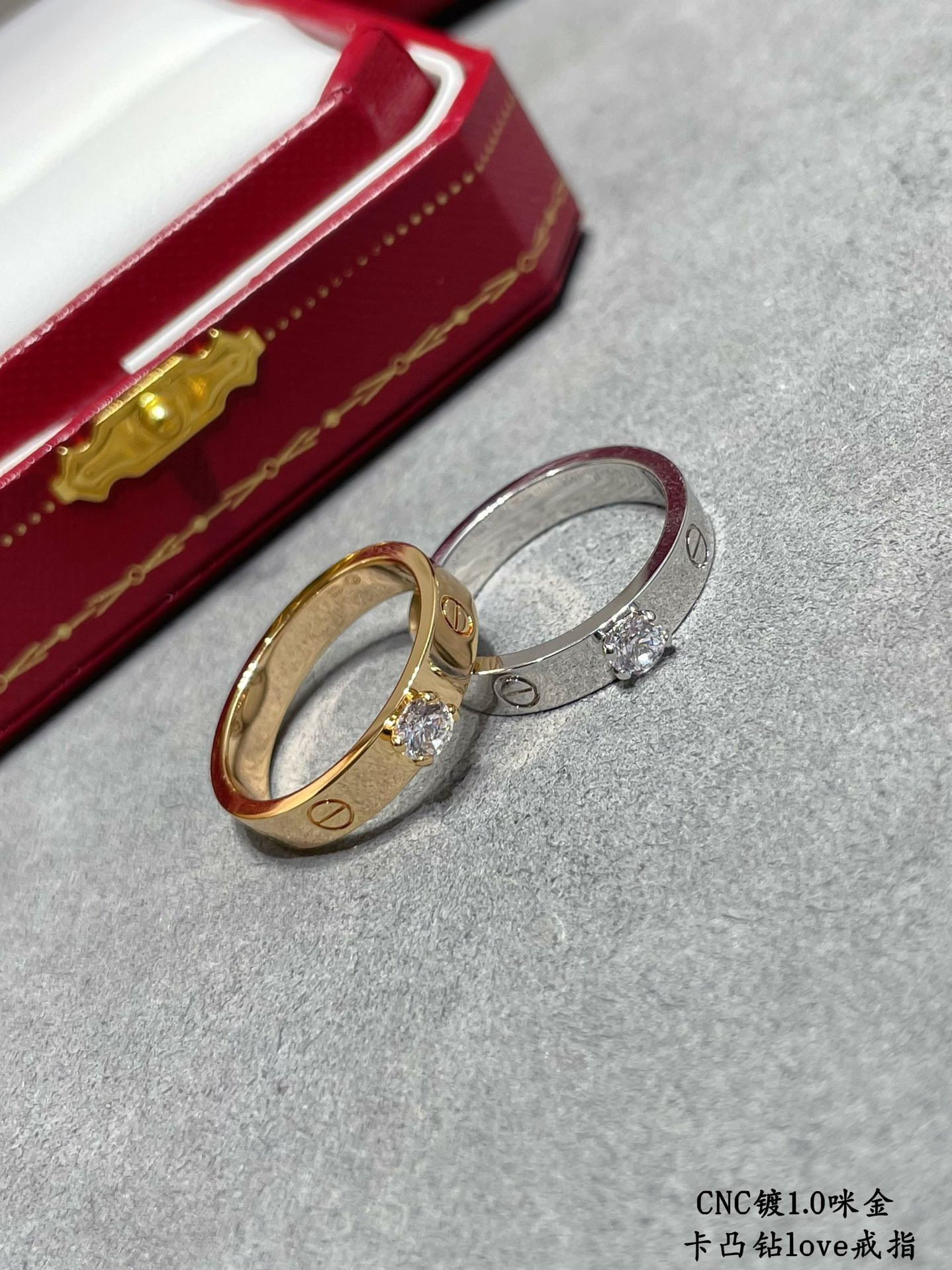Ca*t1er convex D1am0nd love stud ring