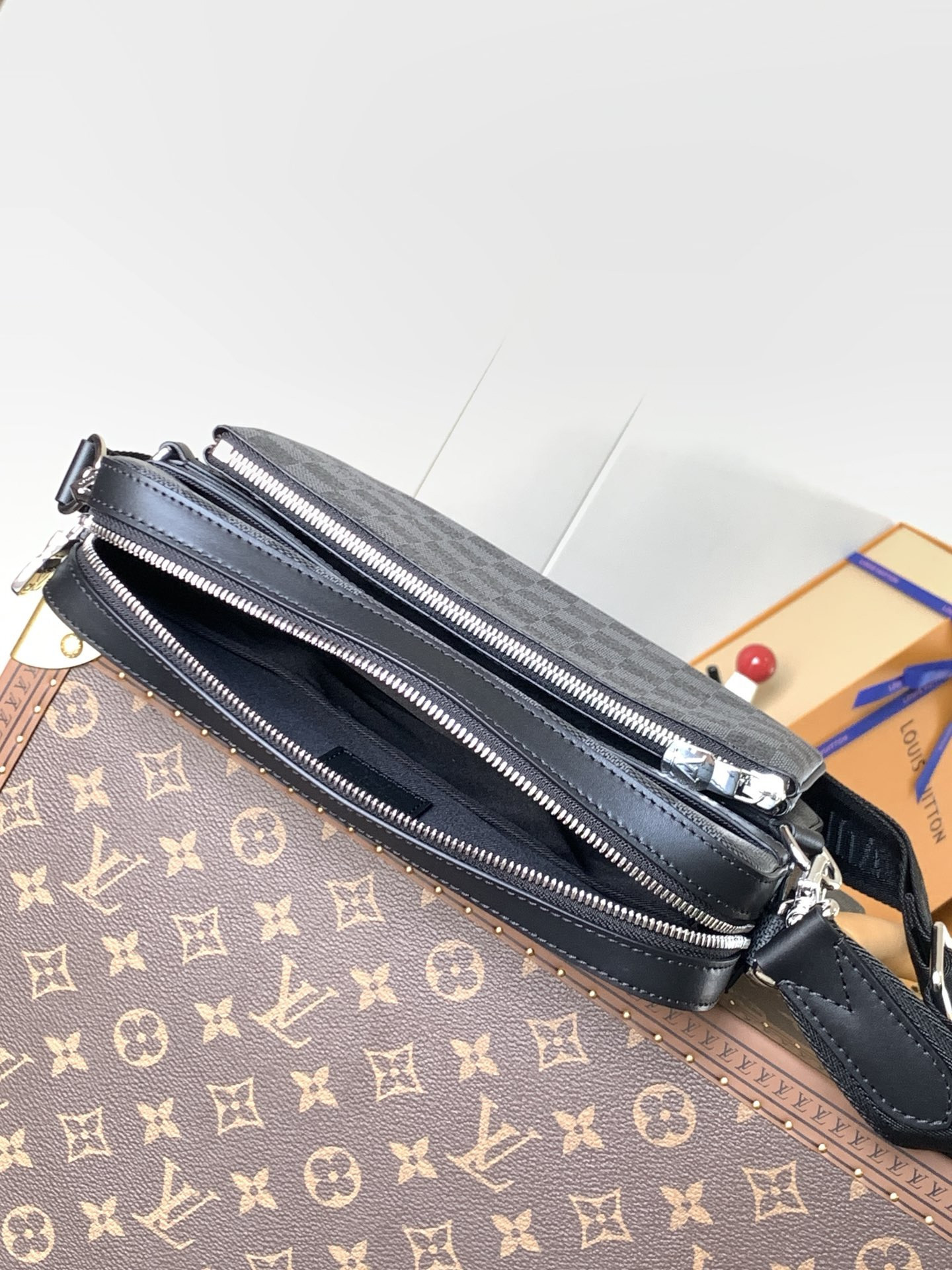 LV  TRIO MESSENGER N40519   25x18.5x7cm