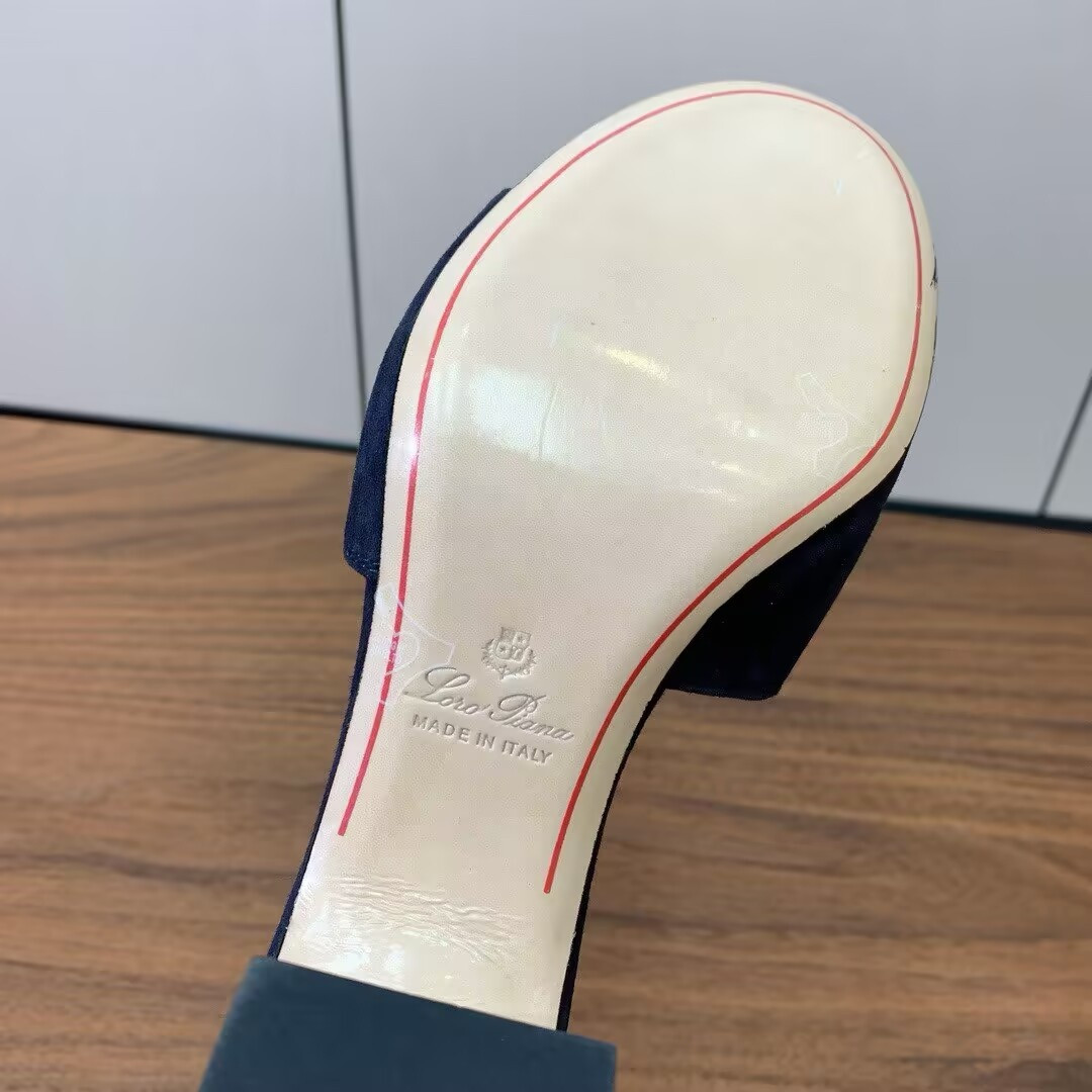 UA L0r0 P1ana Summer Charms Sandal