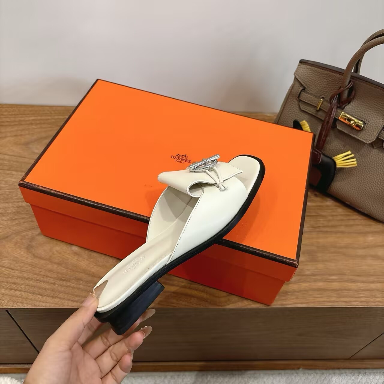 UA H**me5 Isle sandal