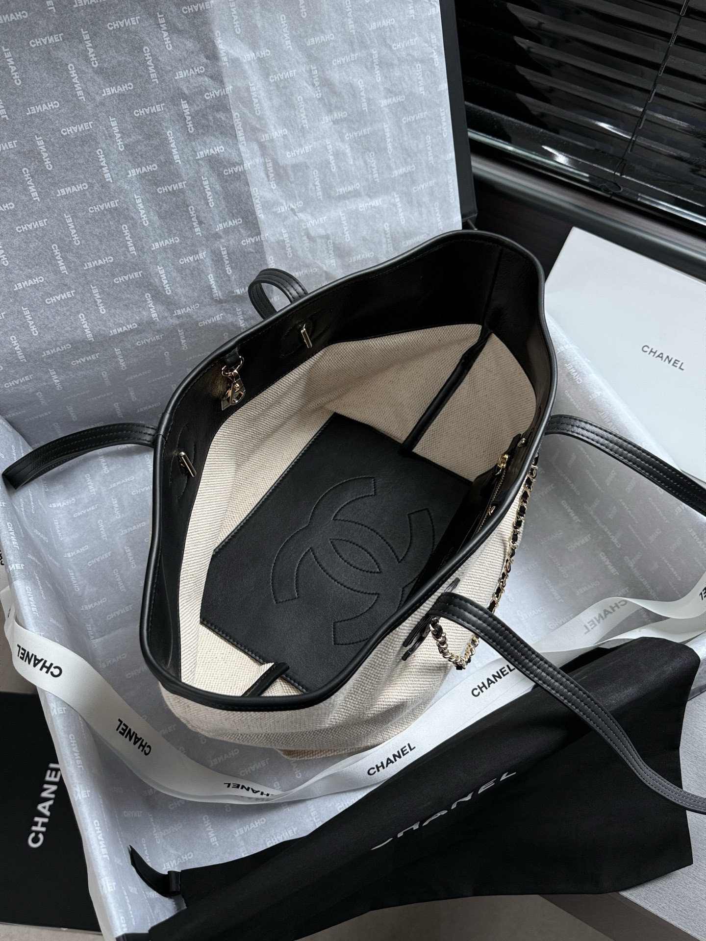 Ch**el Small Shopping Bag AS6285 19x45x21cm