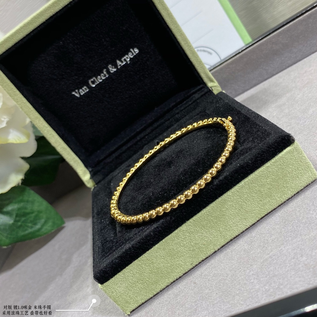 V*n Cl**f & Arpels Rice Bead Bracelet