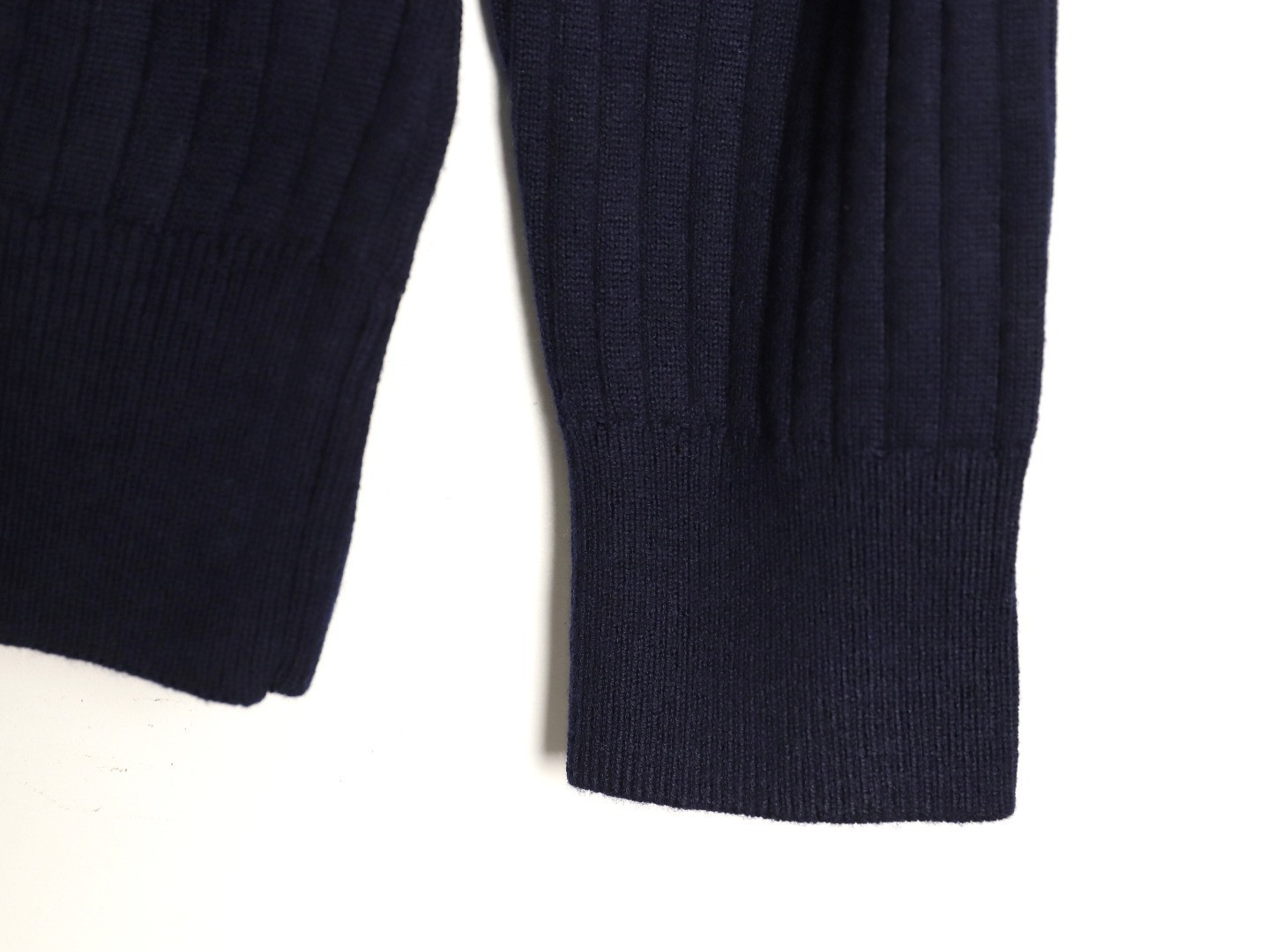 L0r0 P1ana LP knitting Sweaters