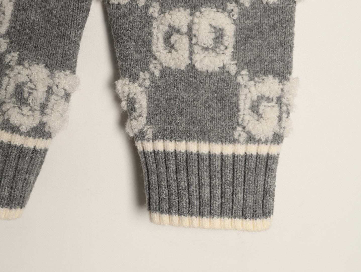 Gvc*1 Sweaters