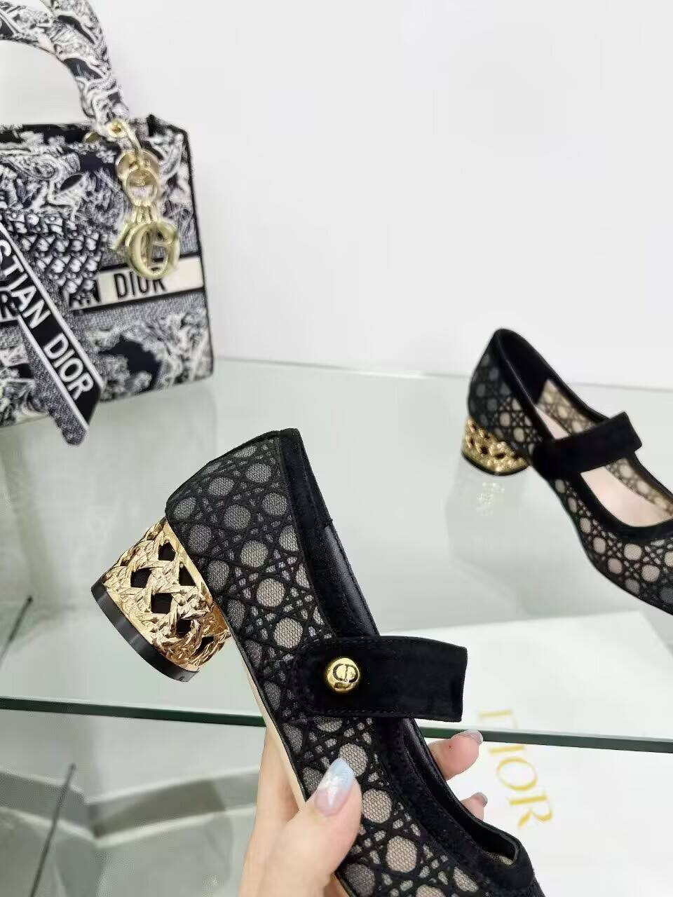 UA D10r Mary Janes