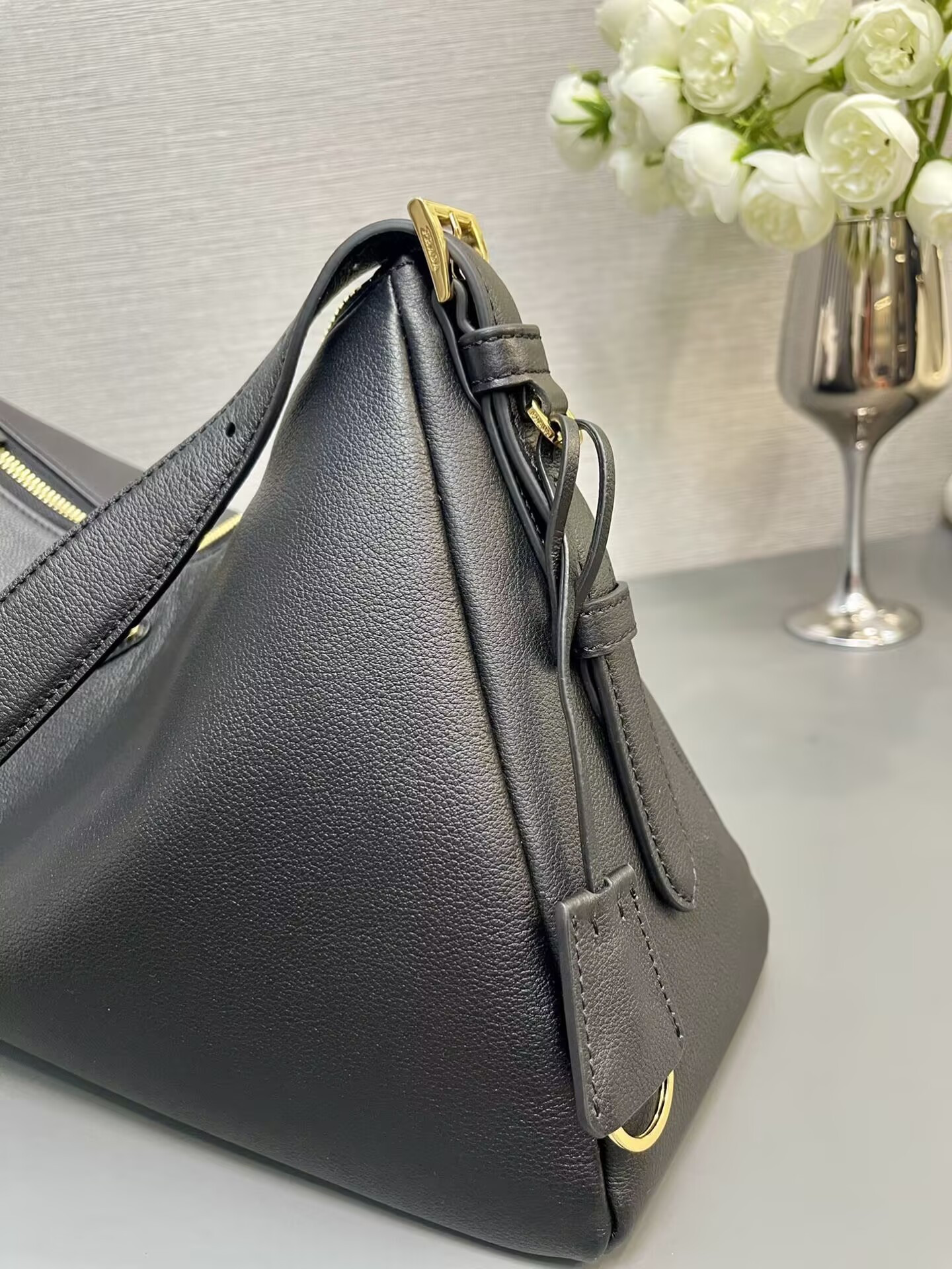 Pra*a Aimée large leather shoulder bag 39x23x12cm