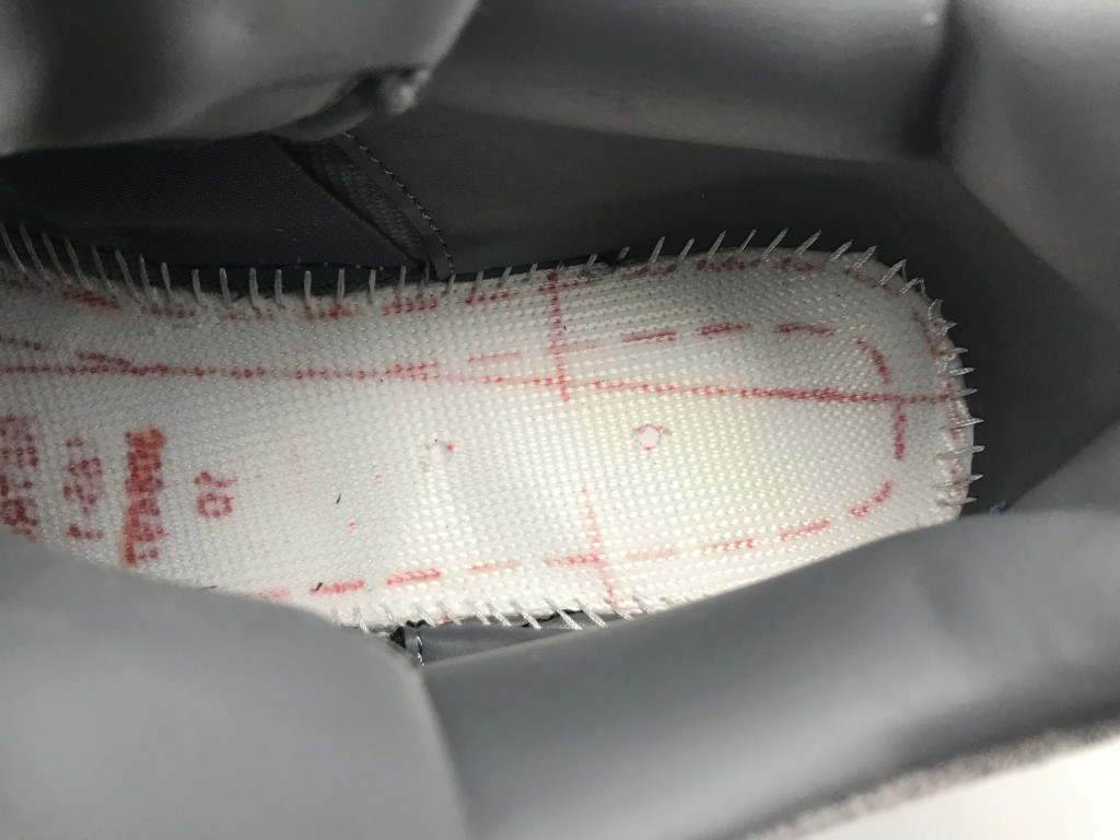 UA AIR JORDAN 4 RETRO KAWS "COOL GREY"