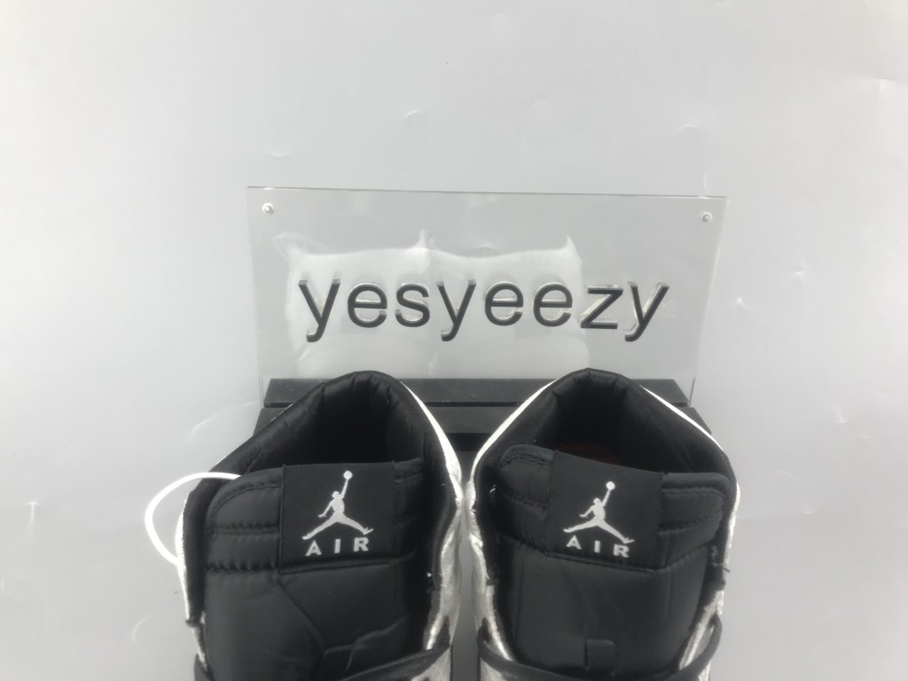 UA  AIR JORDAN 1 MID SE FEARLESS EDISON CHEN CLOT
