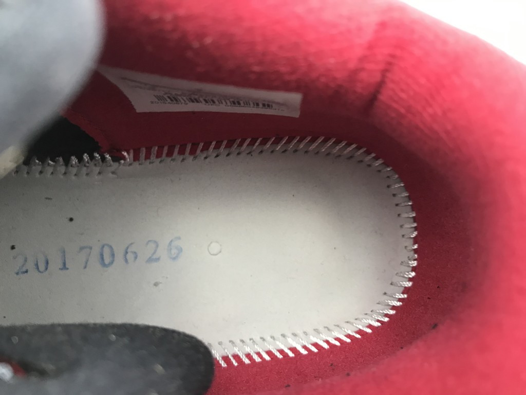 UA AIR JORDAN 11 RETRO LOW BRED