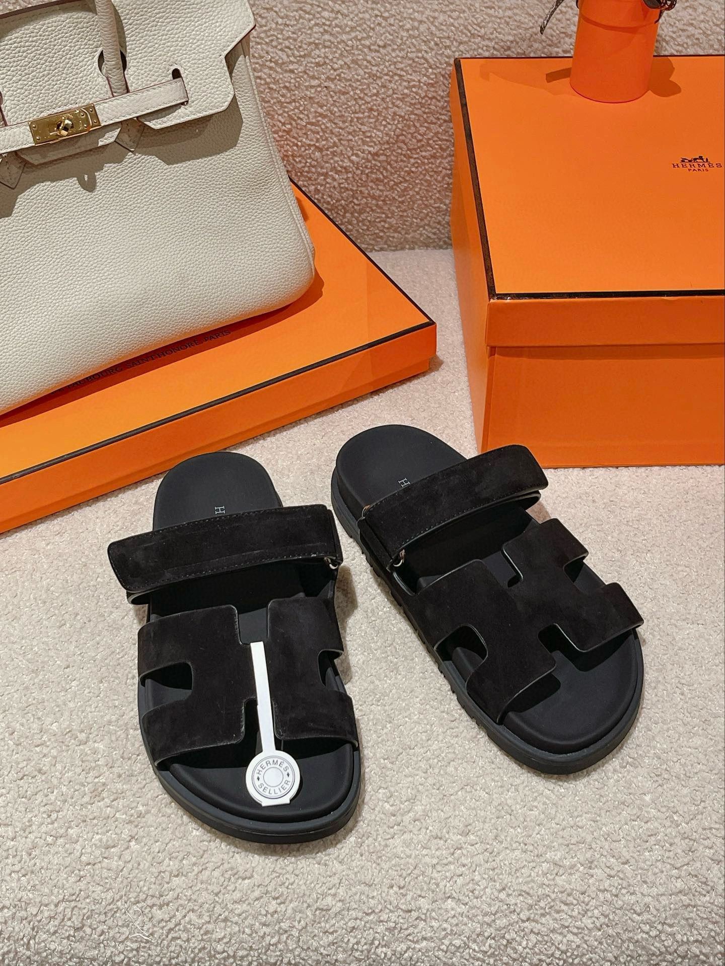 UA H**me5 Chypre Sandal