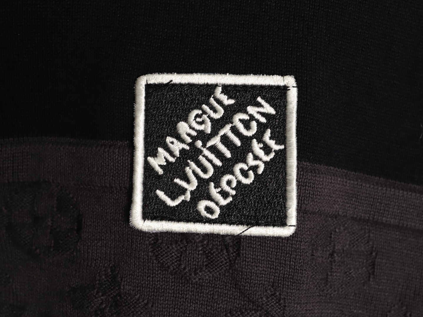 L0vis Vvtt0n Hoodies