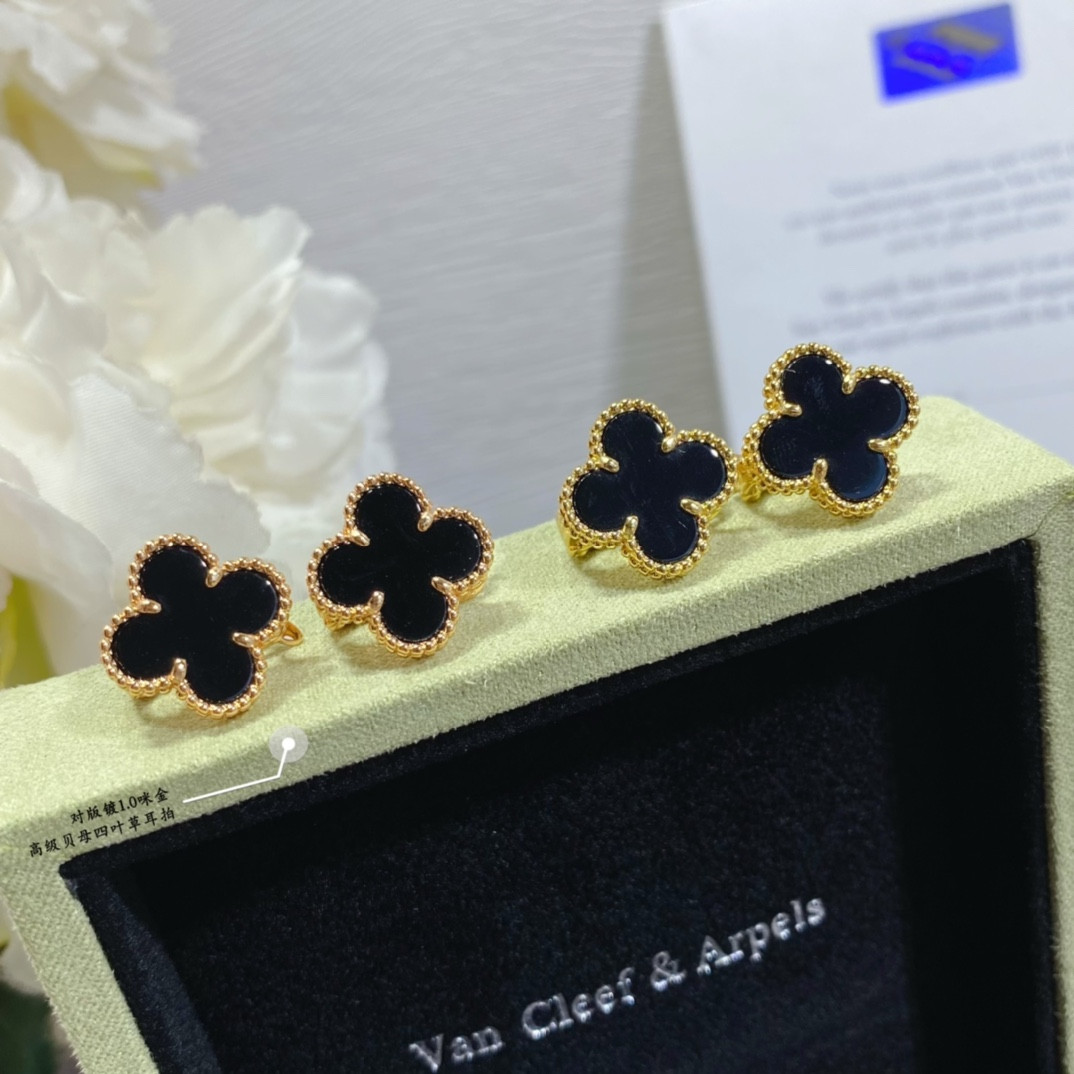 V*n Cl**f & Arpels PreM1vm Fritillaria Four-Leaf Clover Earrings 1.5cm