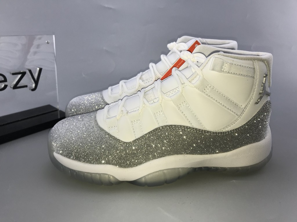 UA WMNS AIR JORDAN 11 RETRO "VAST GREY"
