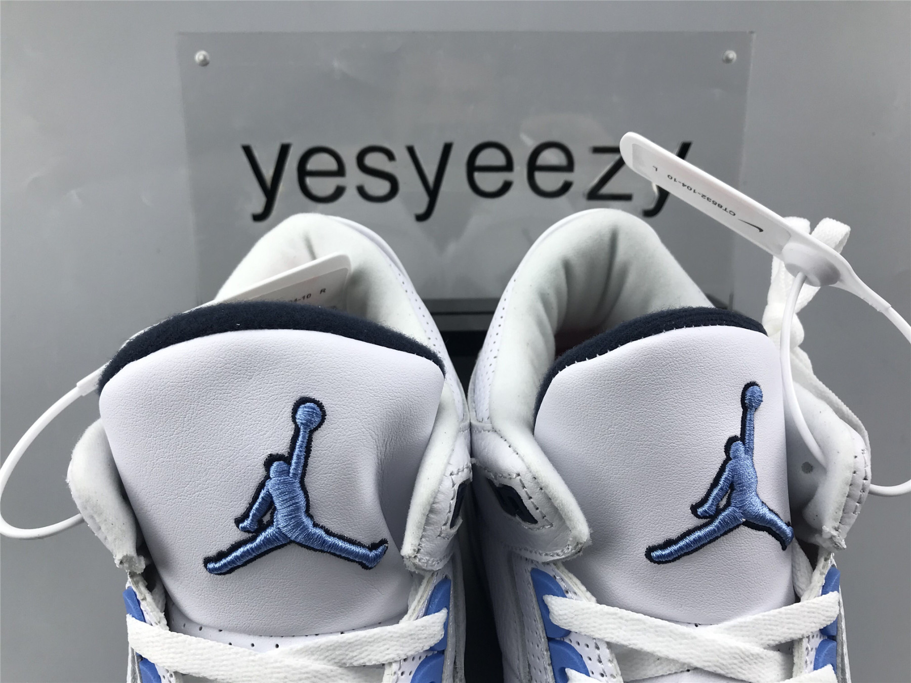 UA AIR JORDAN 3 RETRO "UNC"