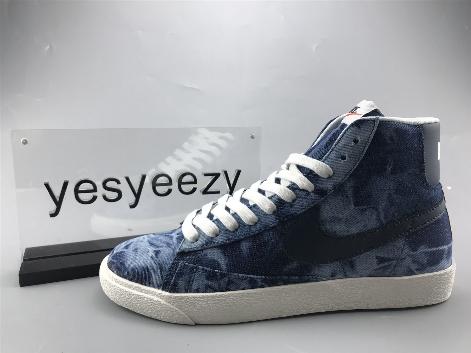 UA NIKE BLAZER MID 2020