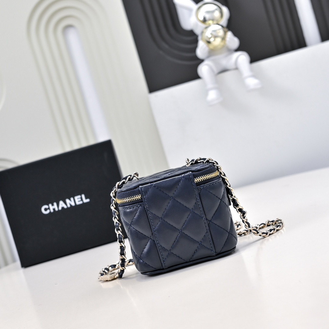 Ch**el SMALL VANITY WITH CHAIN 11x8.5x7cm