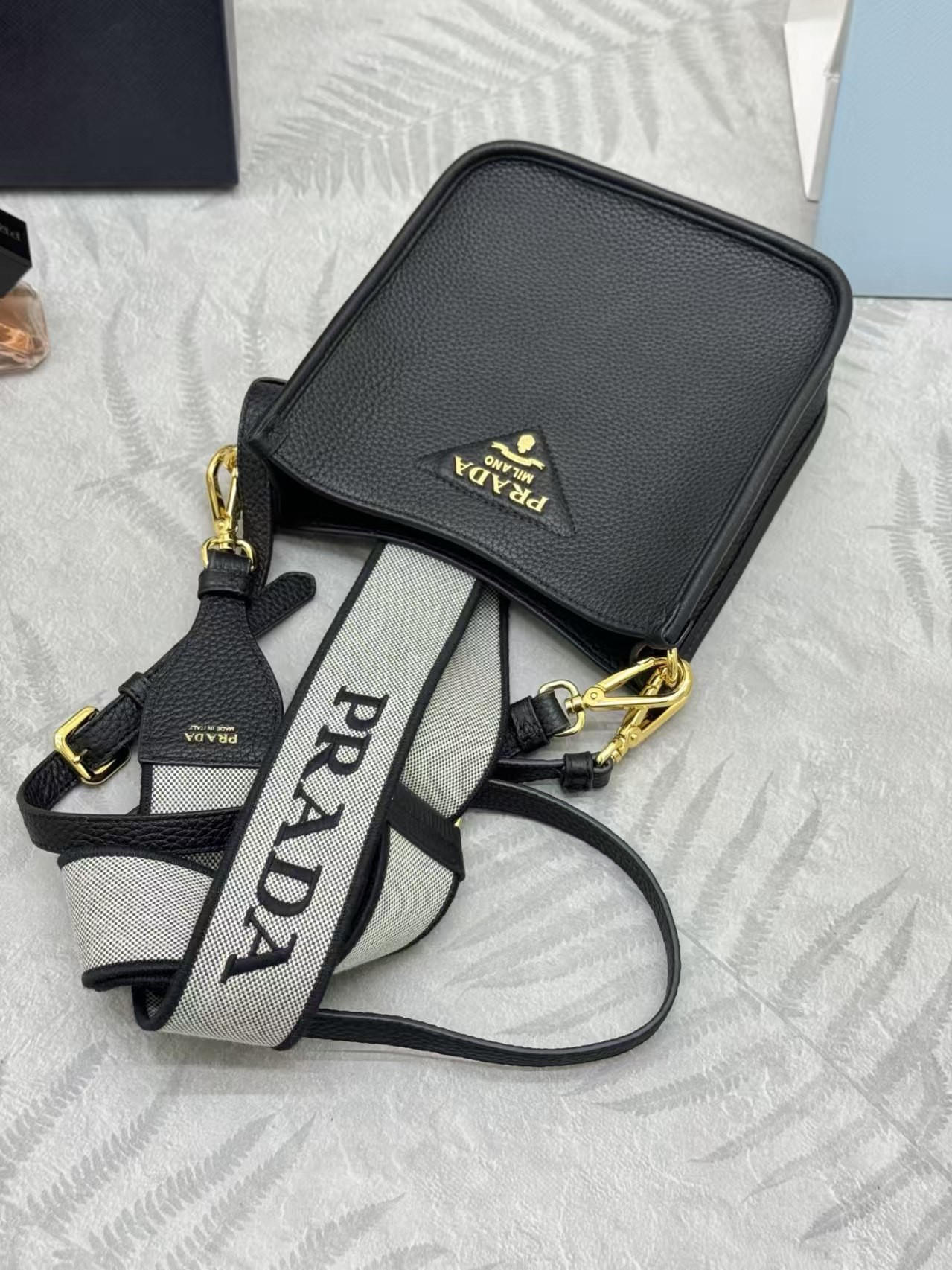 Pra*a Leather mini shoulder bag 20x19x6cm