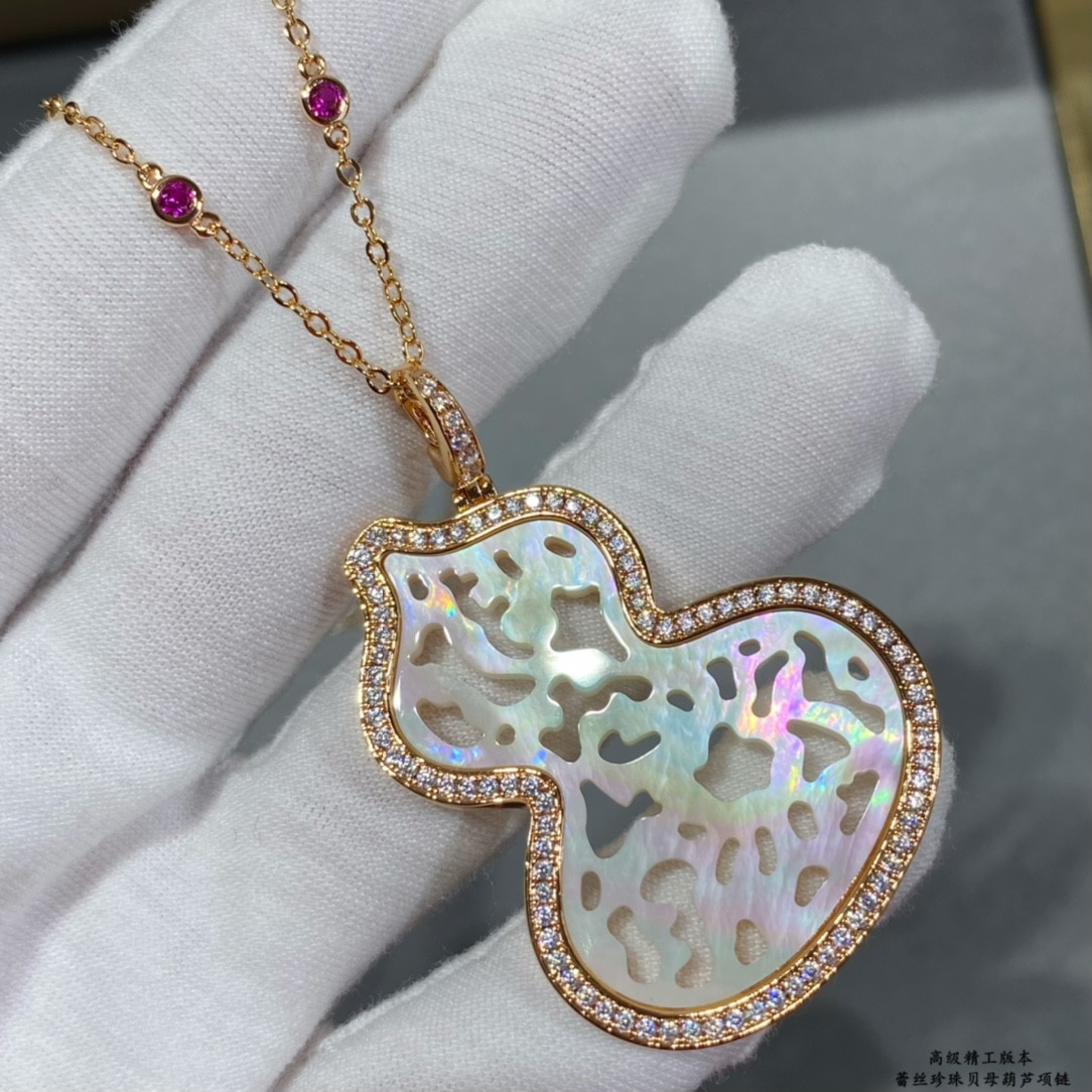Qeelin Large Hollow Gourd Necklace