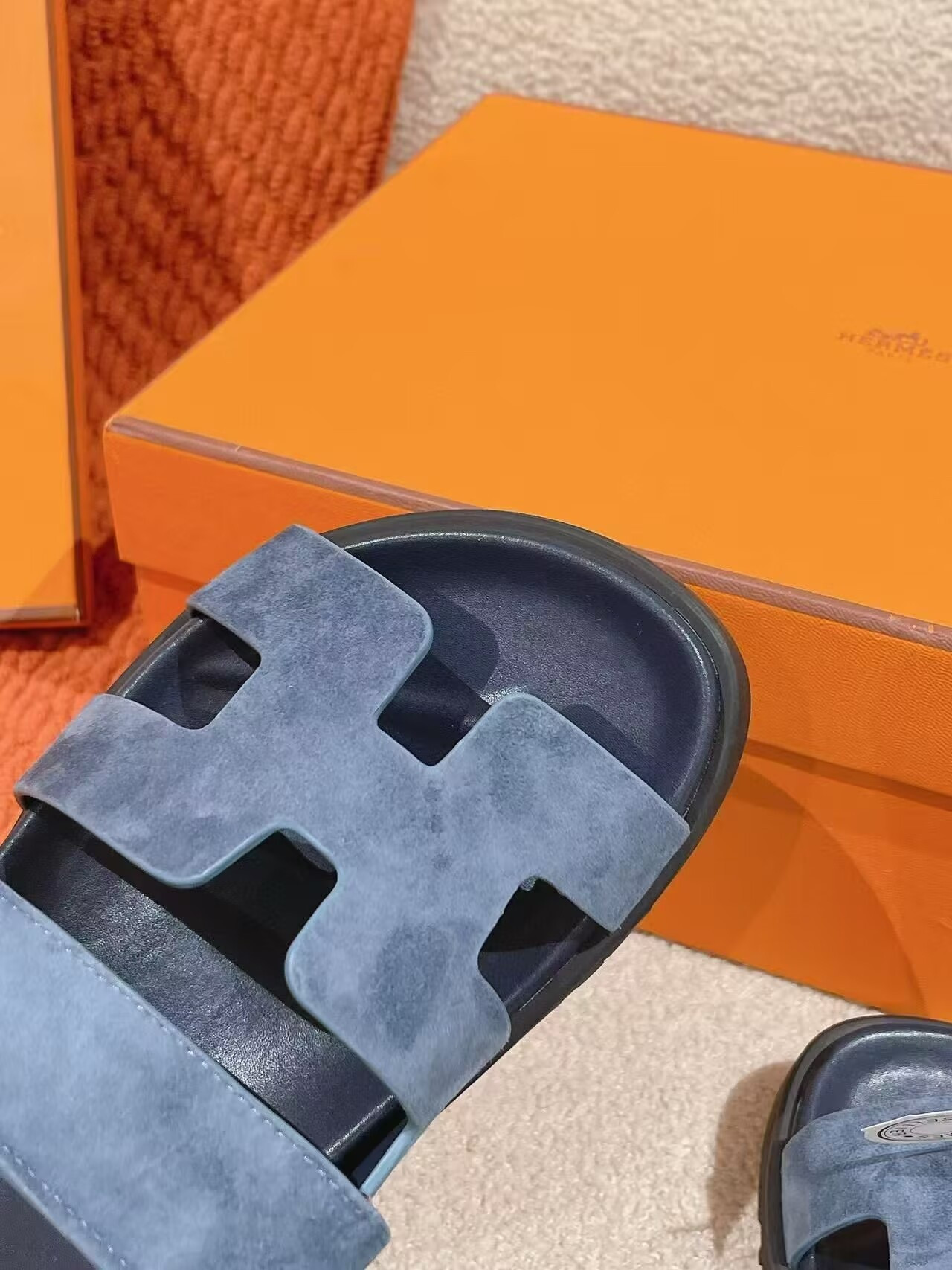 UA H**me5 Chypre Sandal