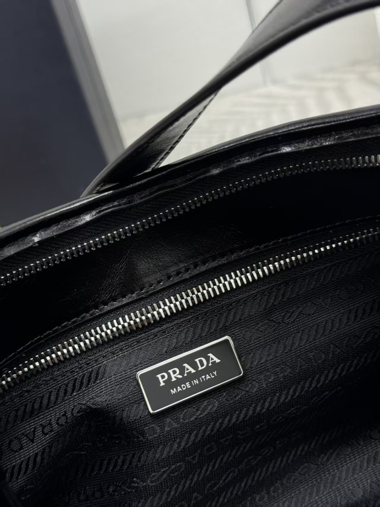 Pra*a Aimèe Medium Leather Shoulder Bag 15x32x10cm