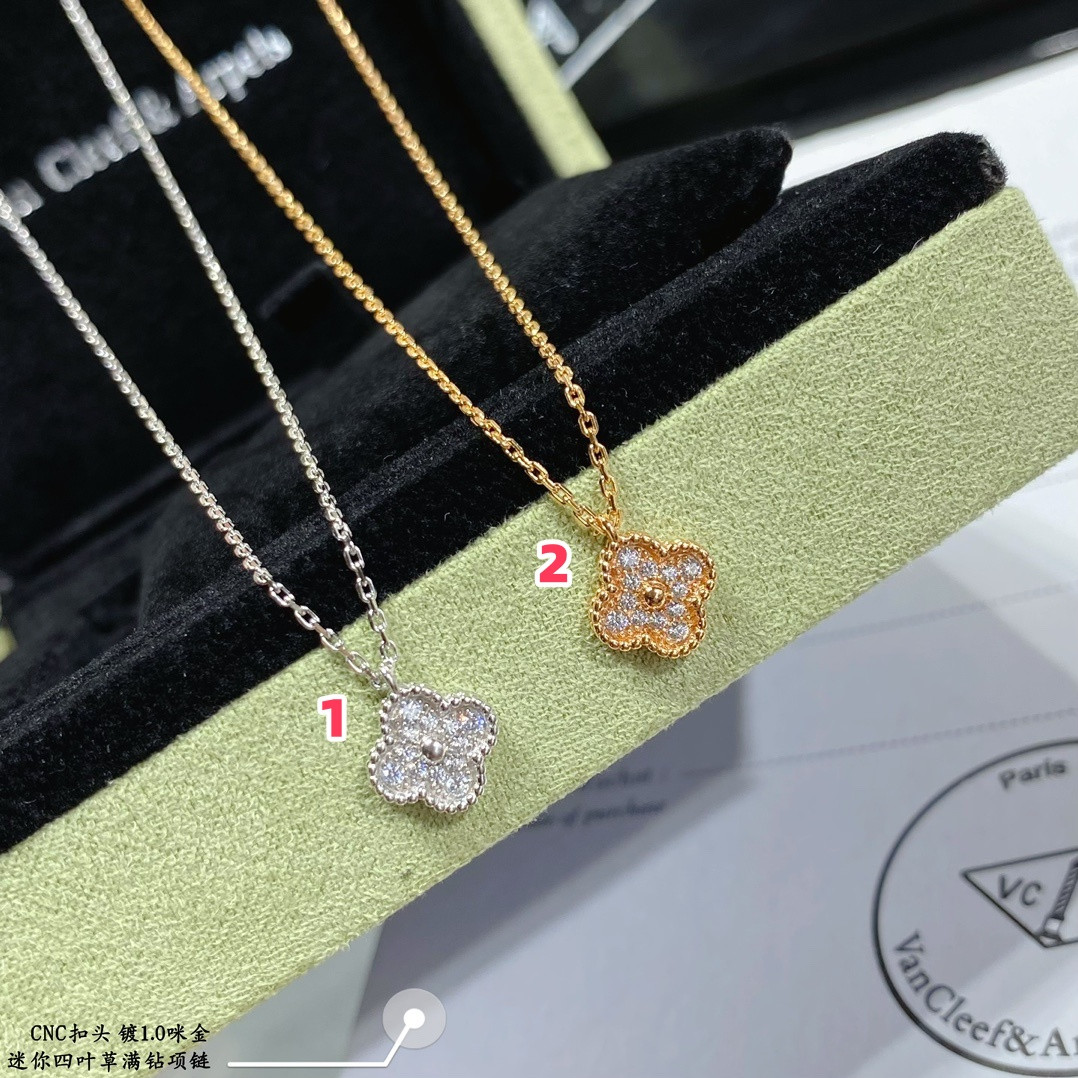 V*n Cl**f & Arpels Mini D1am0nd Four-Leaf Clover Necklace Diameter approx 1.0cm,Chain length approx 40+5cm