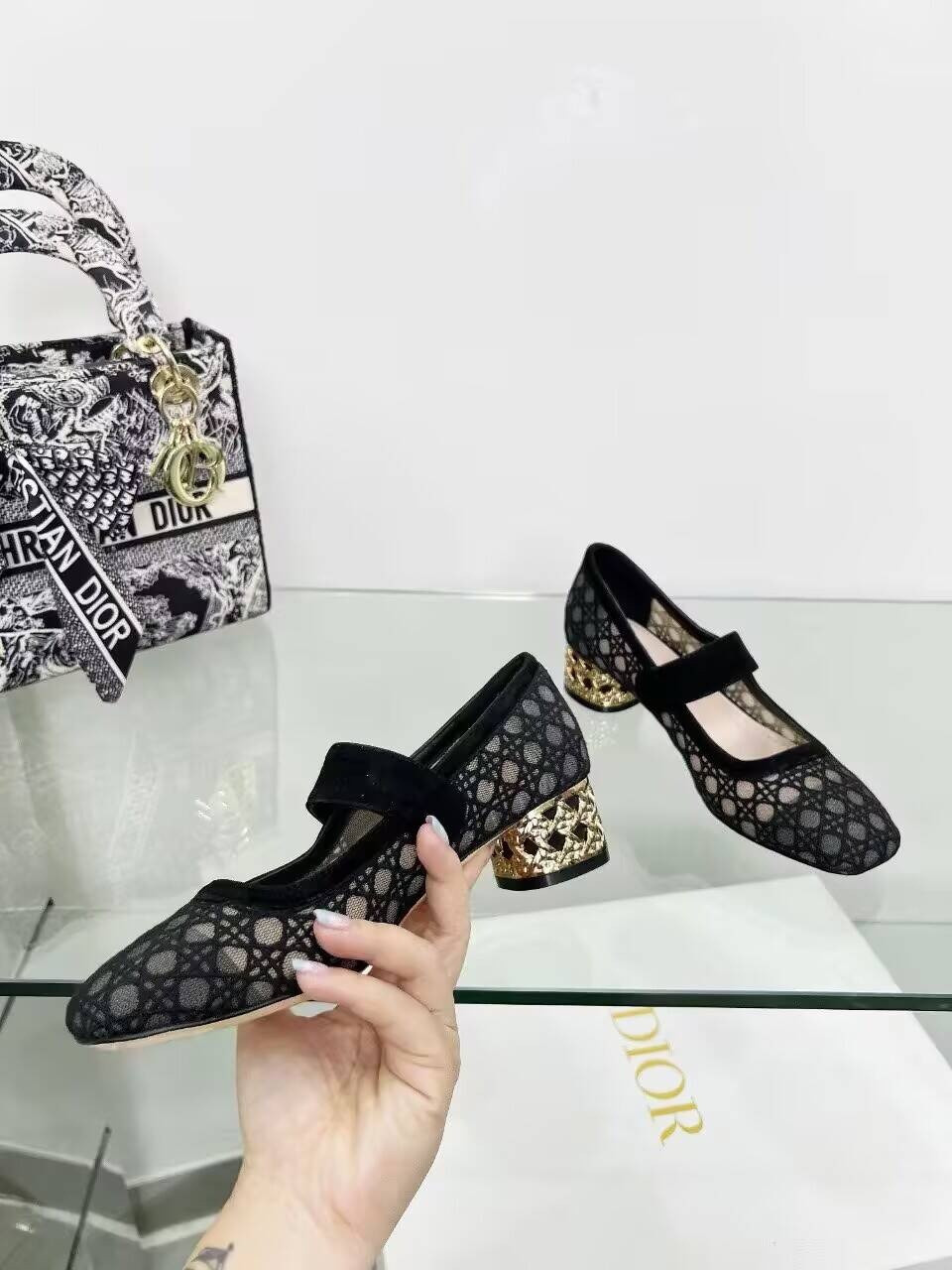 UA D10r Mary Janes