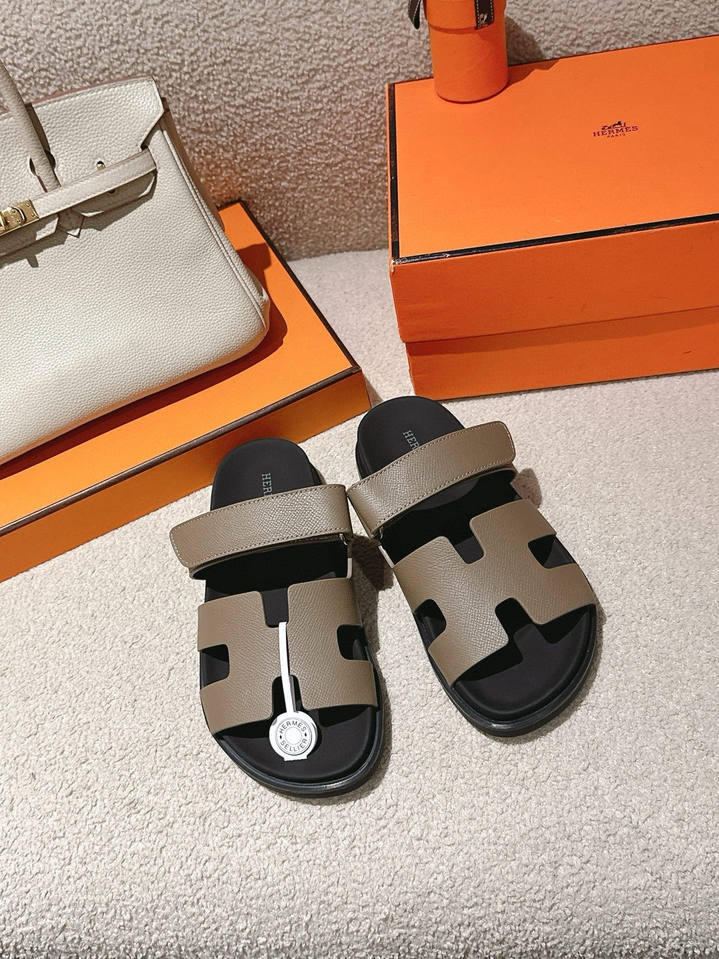 UA H**me5 Chypre sandal