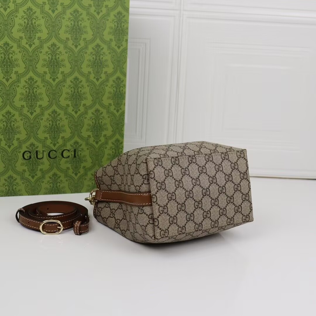 Gvc*1 GG Emblem Small Bucket Bag 19x18x11cm