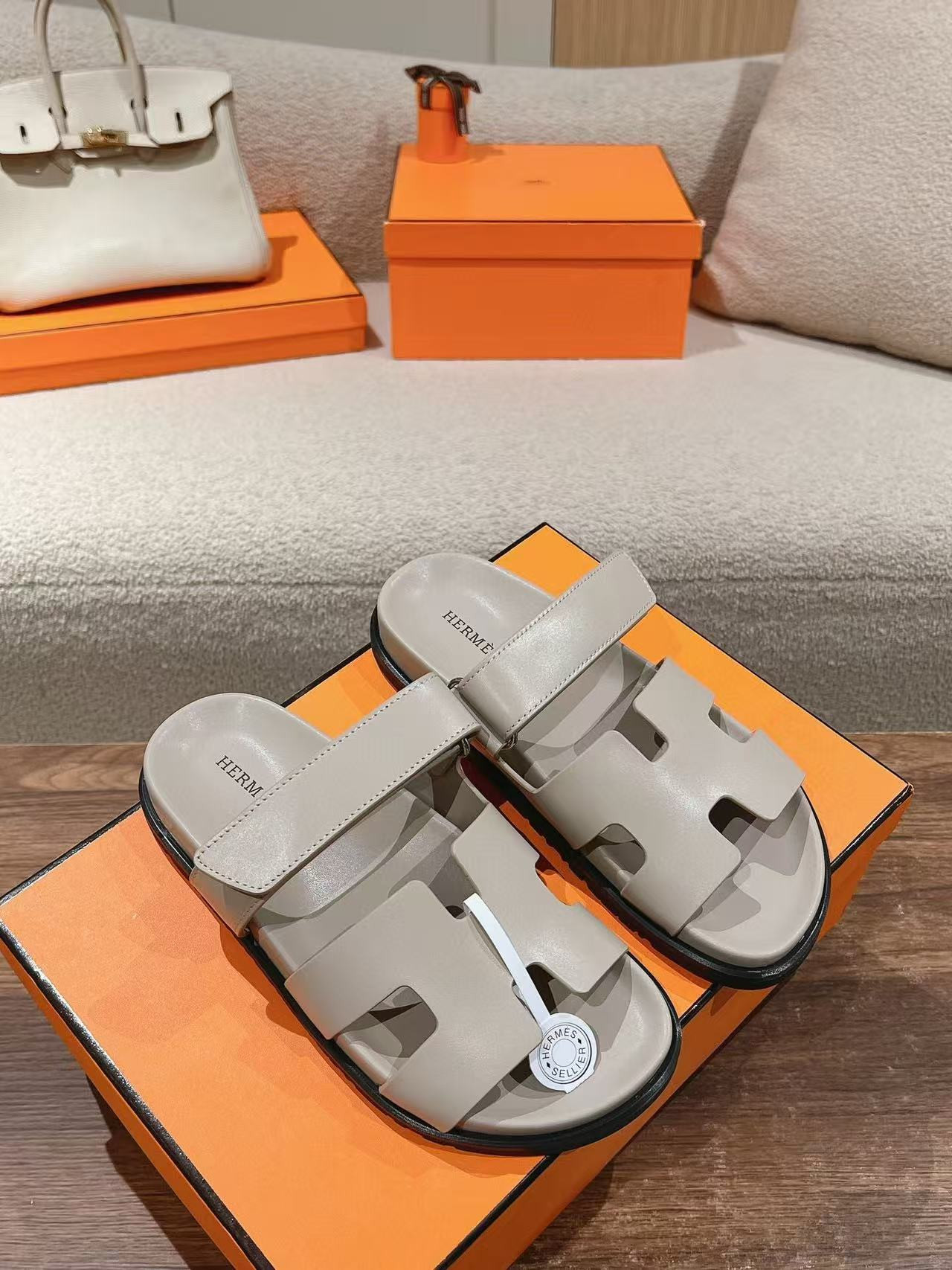 UA H**me5 Chypre Sandal