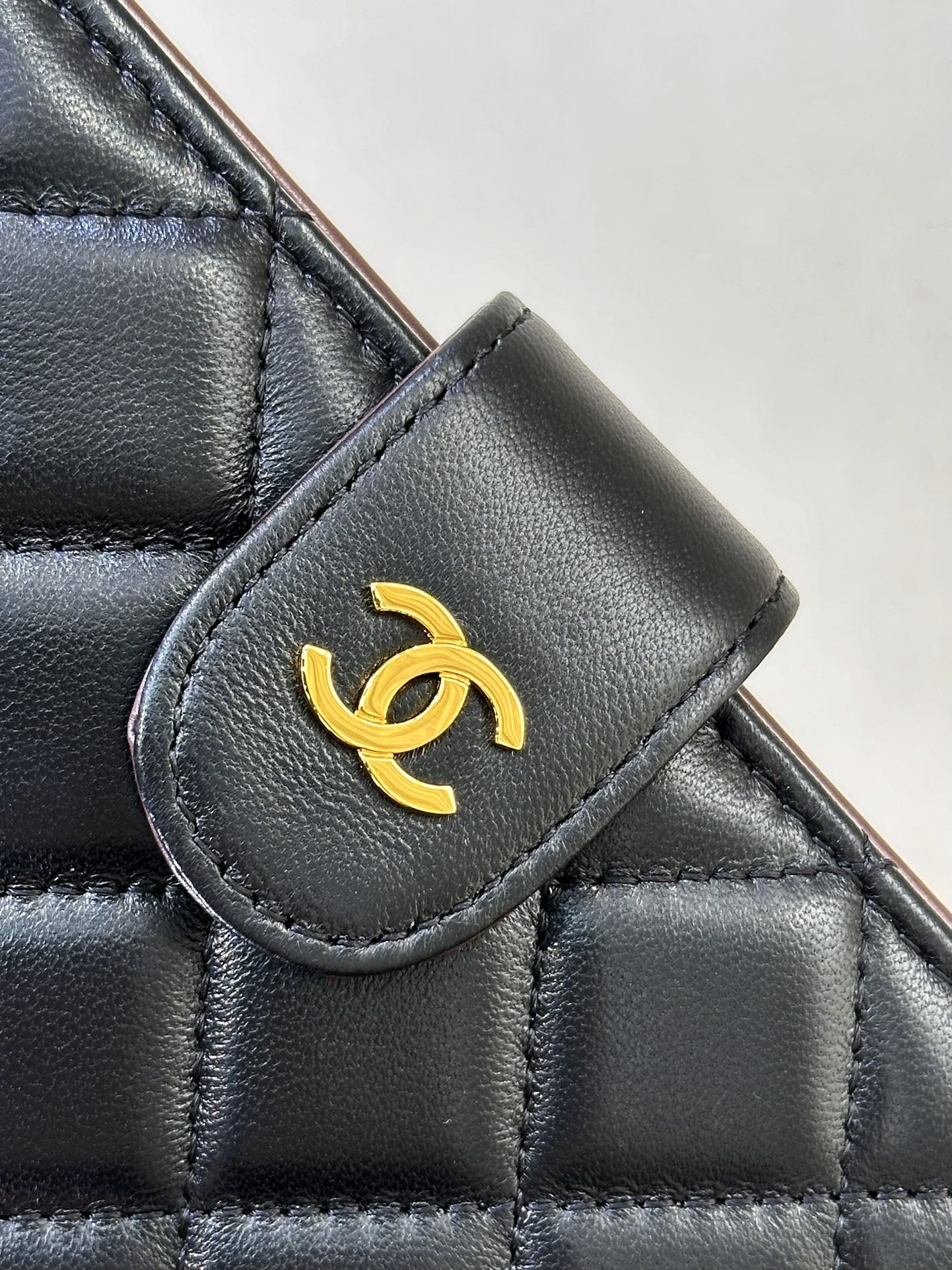 Ch**el Matelasse Wallet A48667 15.5x10x3cm