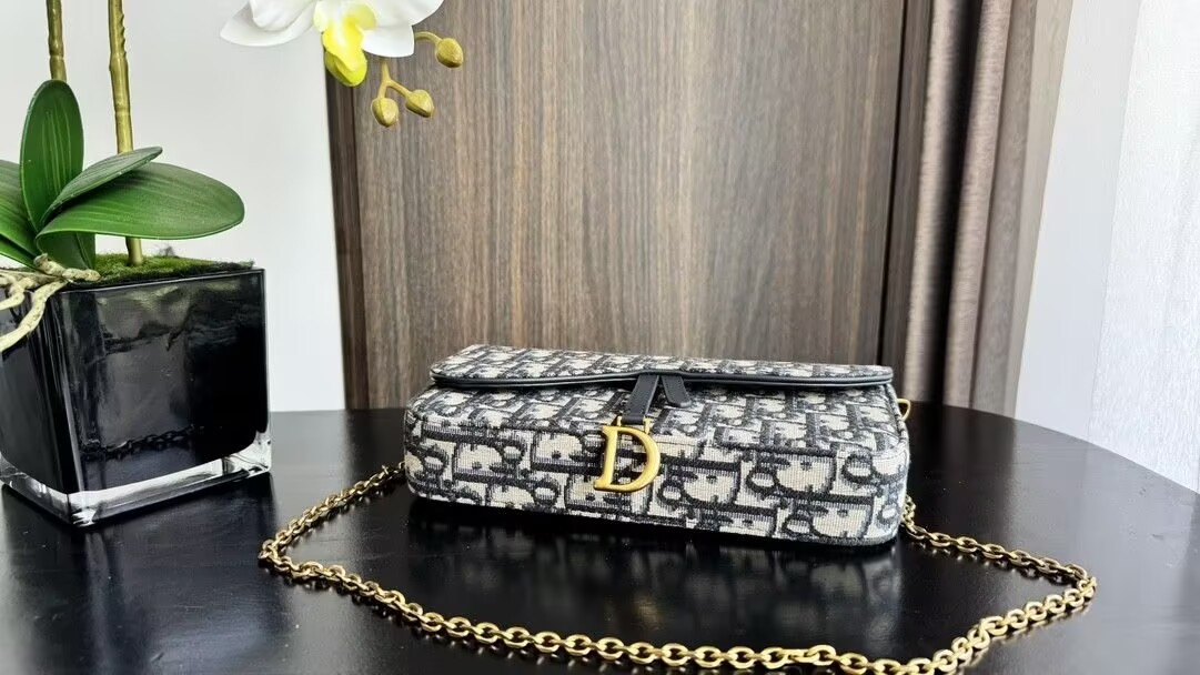 D10r Medium Saddle Pouch with Chain 21.5x13.5x4.5cm