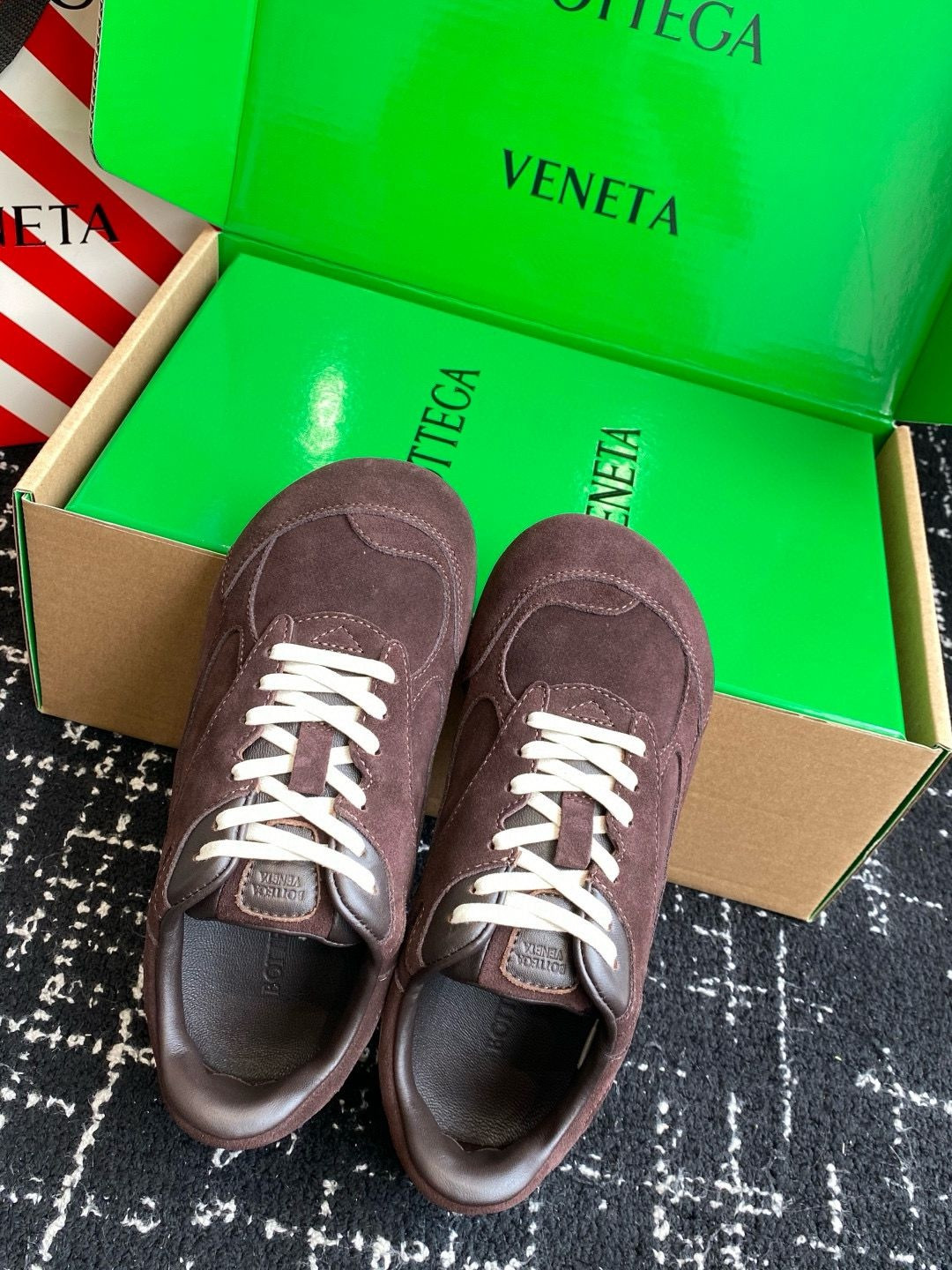 UA B0tt*ga Ven*ta Orbit Flash Sneaker