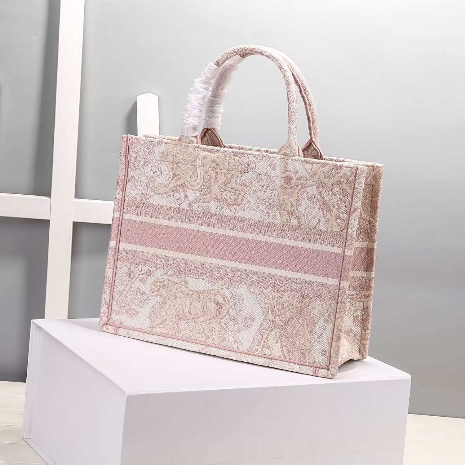 D10r Tote 36 x 18 x 28cm