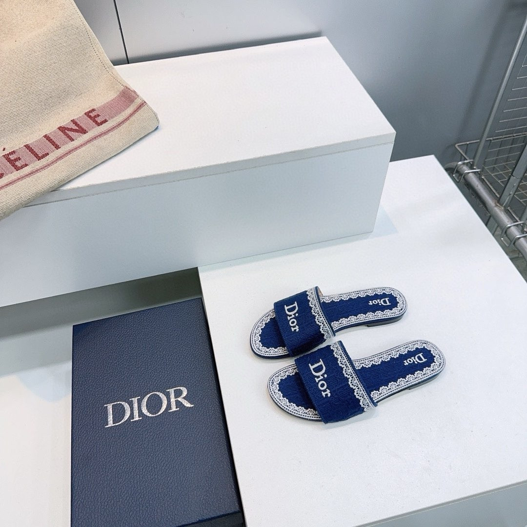 UA D10r Dentelle Slide