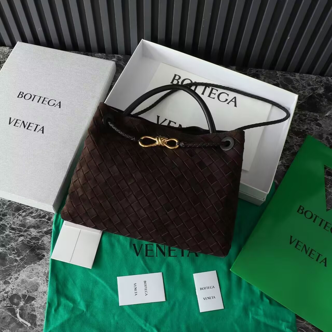 B0tt*ga Ven*ta Medium Andiamo 32x25x11CM