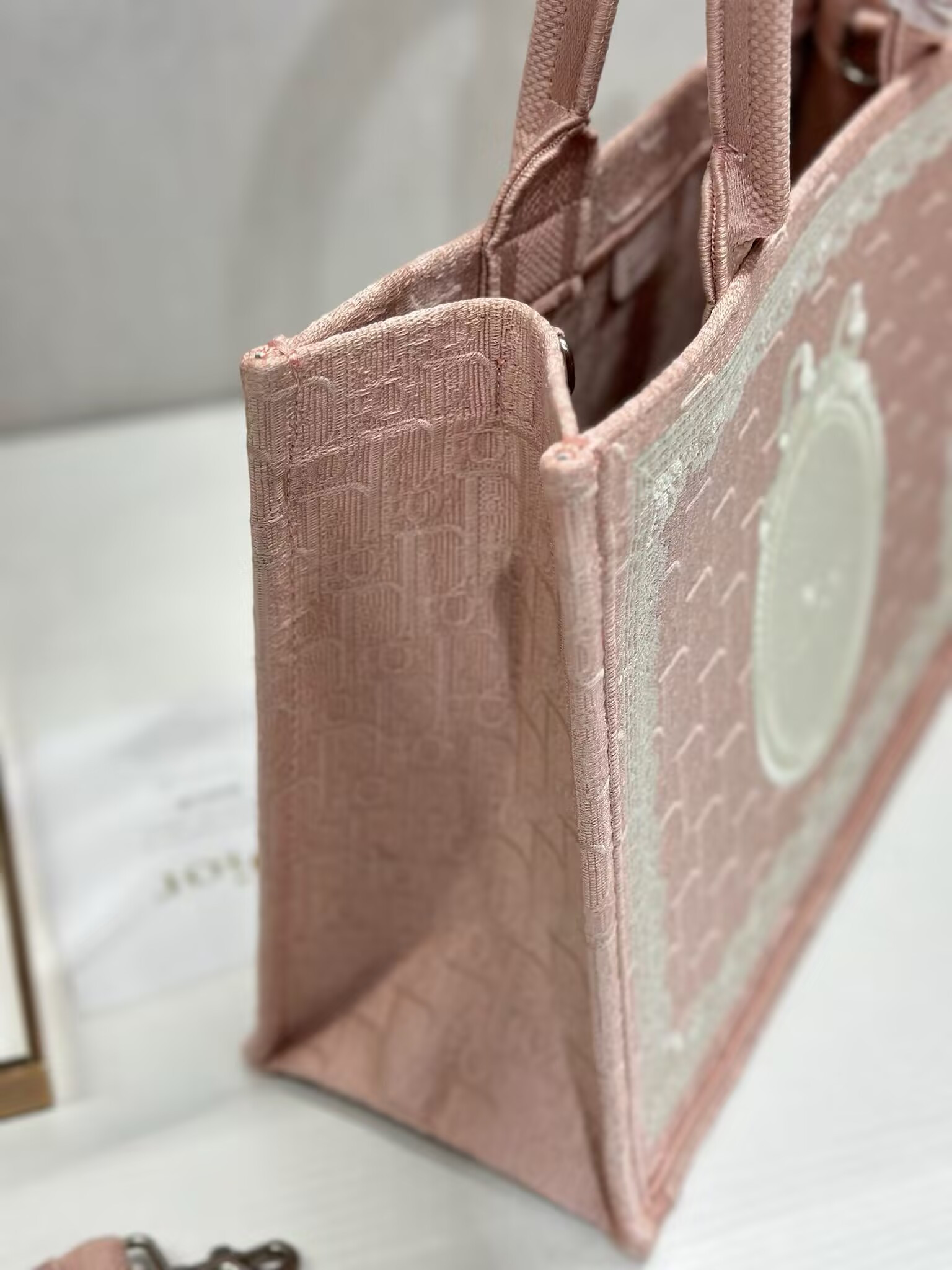 D10r Book Tote Bag 36x27x16cm