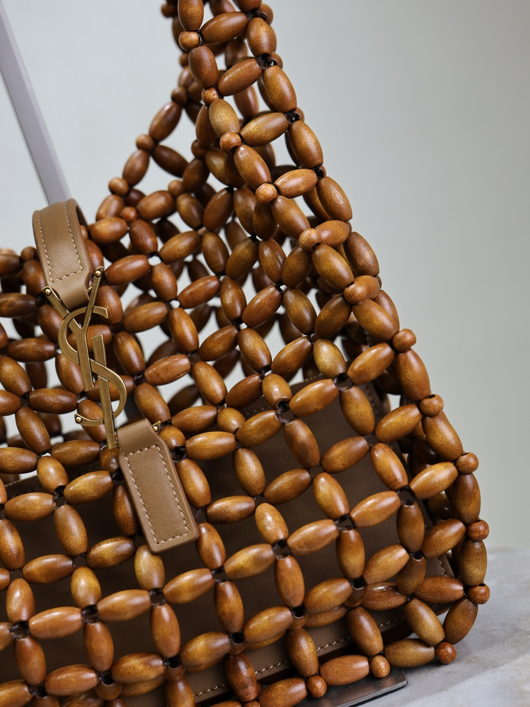 Y51 LE 5 à 7 wood beads 23x22x8.5cm