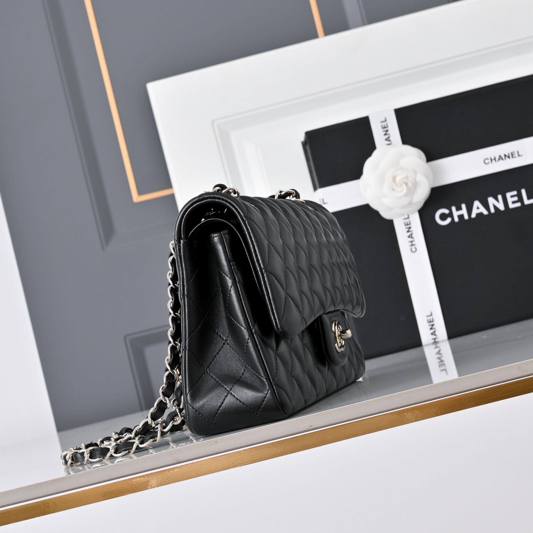 Ch**el CLASSIC HANDBAG Black lambskin with light gold hardware 15.5×25.5×6cm