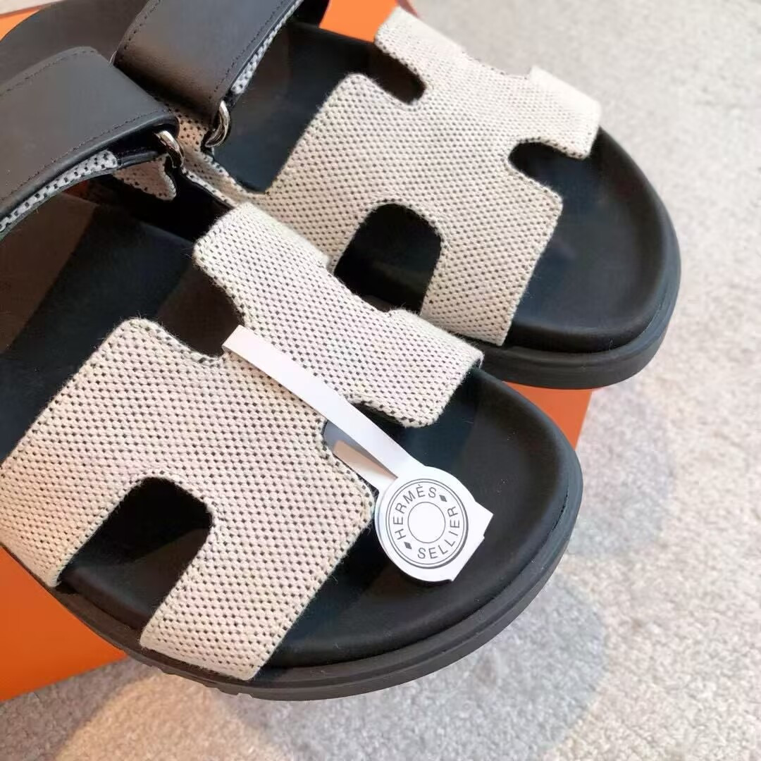 UA H**me5 Chypre Sandal
