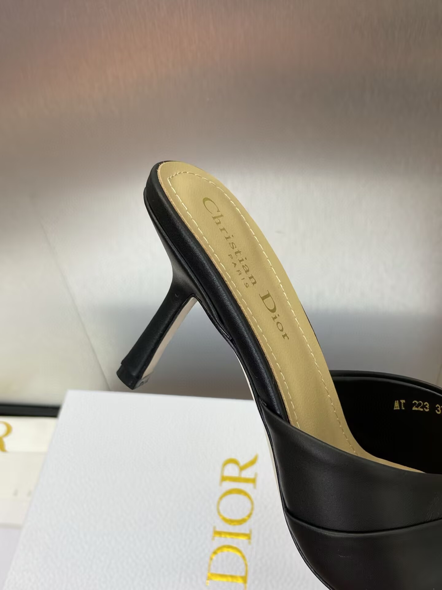 UA D10r Heeled Slide