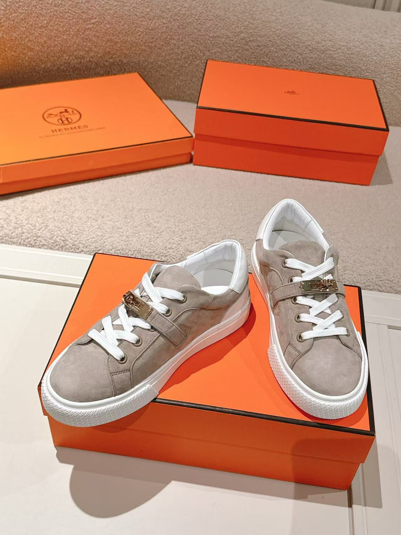 UA H**me5 Day sneaker
