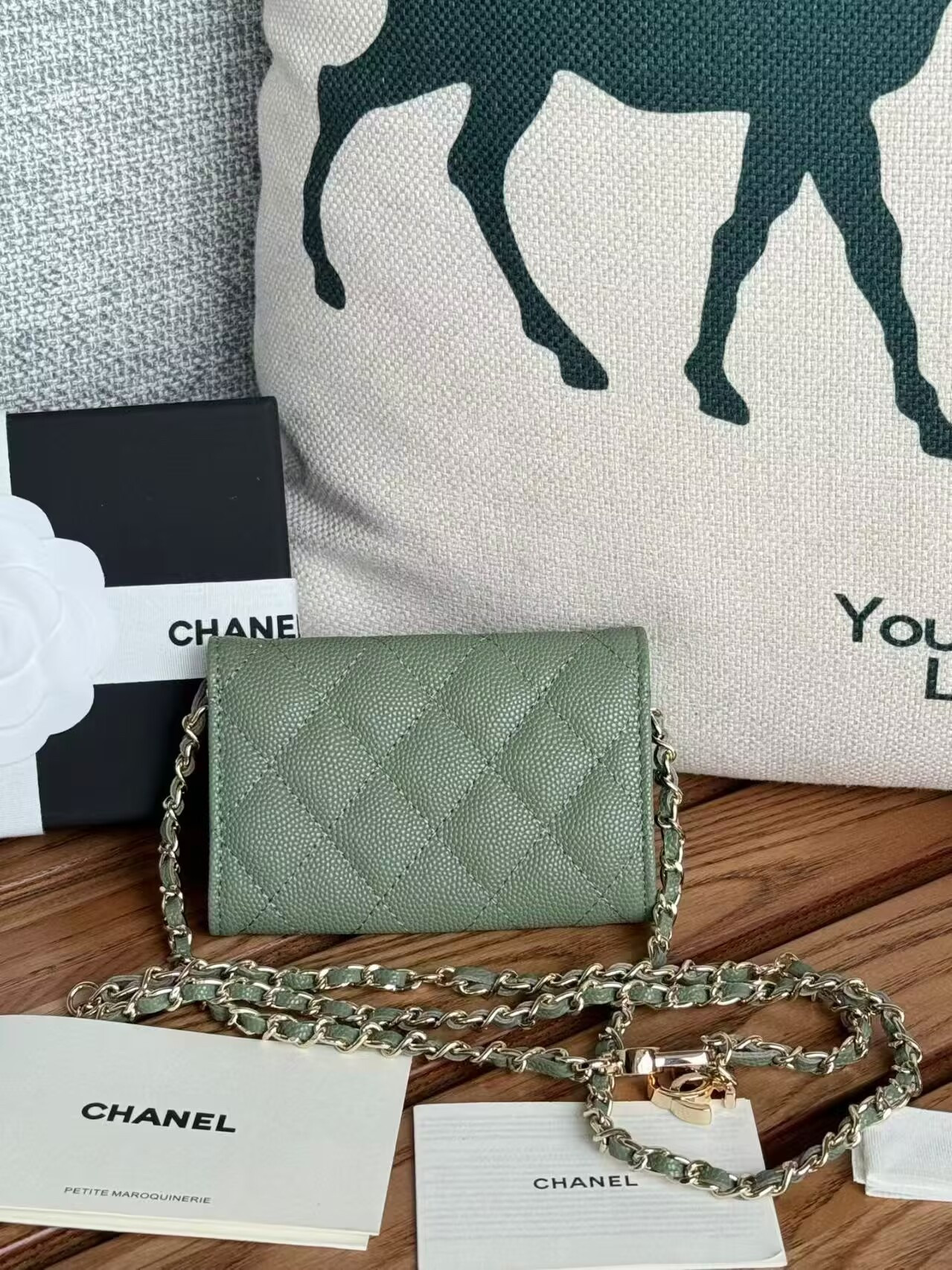Ch**el Wallet on Chain 11x7.5x2cm