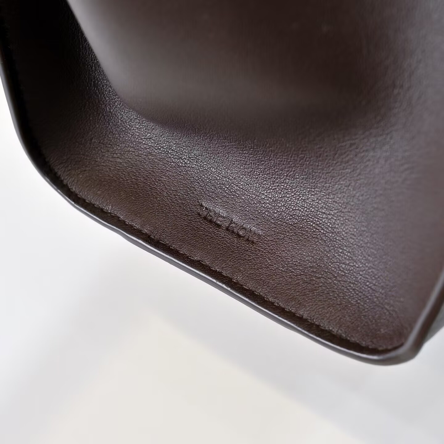 The R0w Marlo Bag in Leather 30x14x21cm