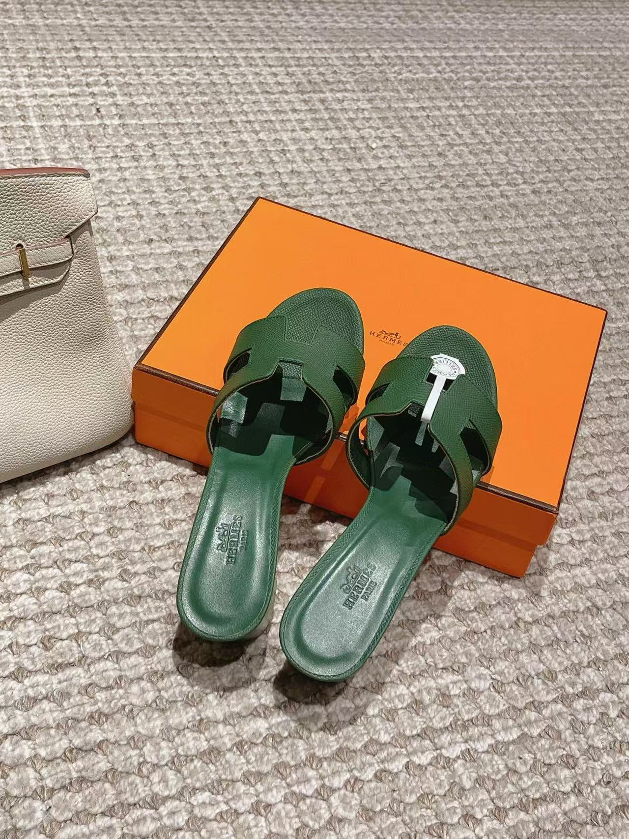 UA H**me5 Oasis sandal