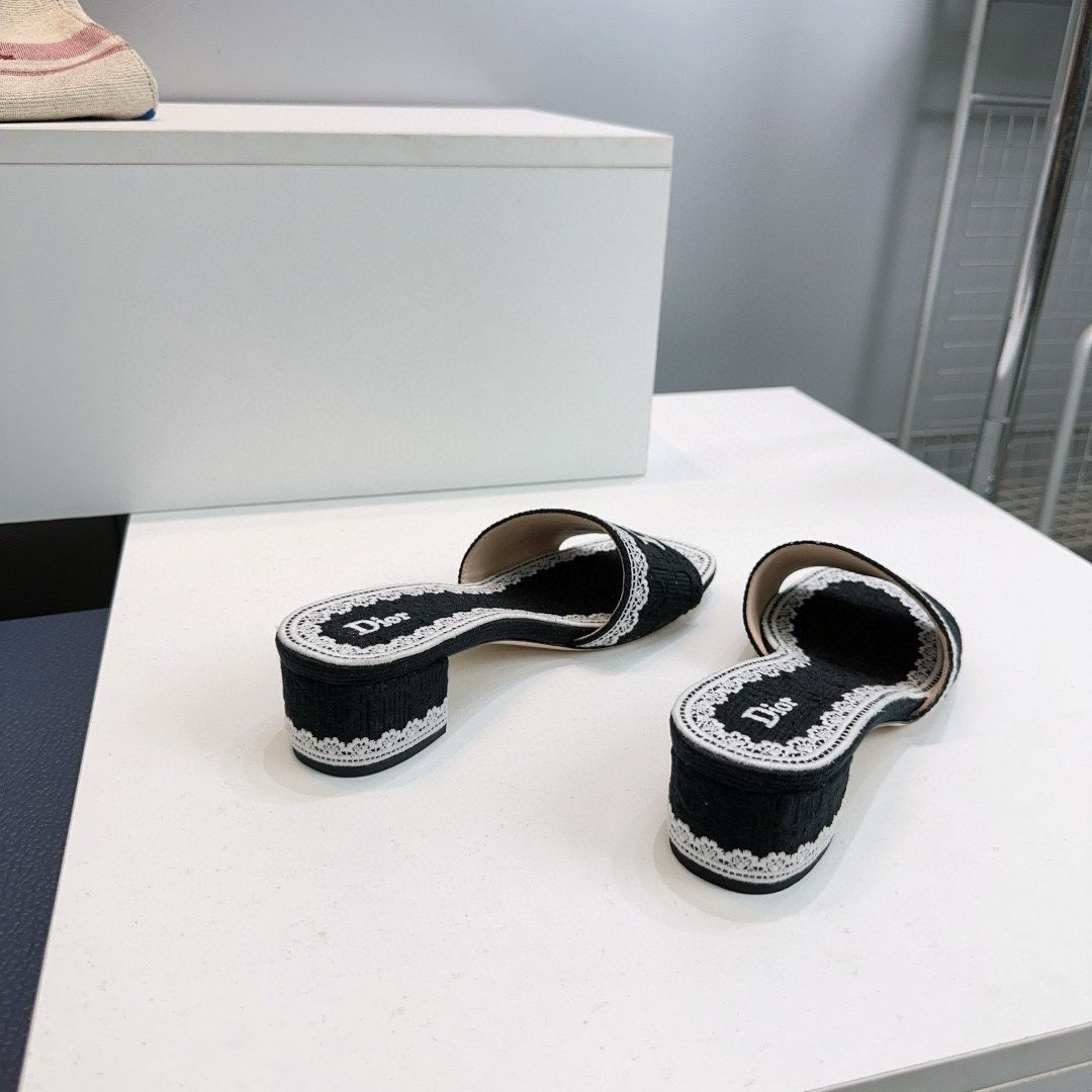 UA D10ramour D10r Dentelle Heeled Slide